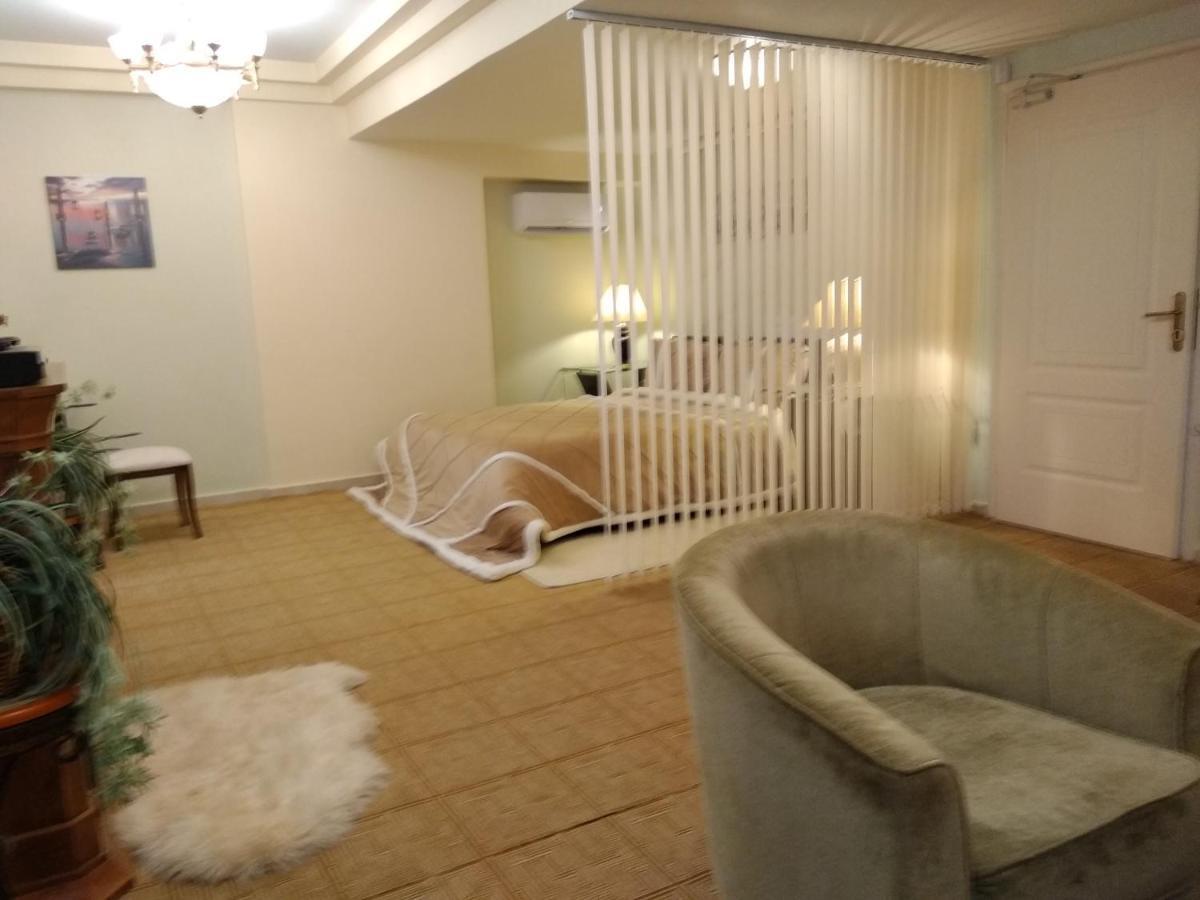 Wonderful Playroom Apartment Athens Exterior photo